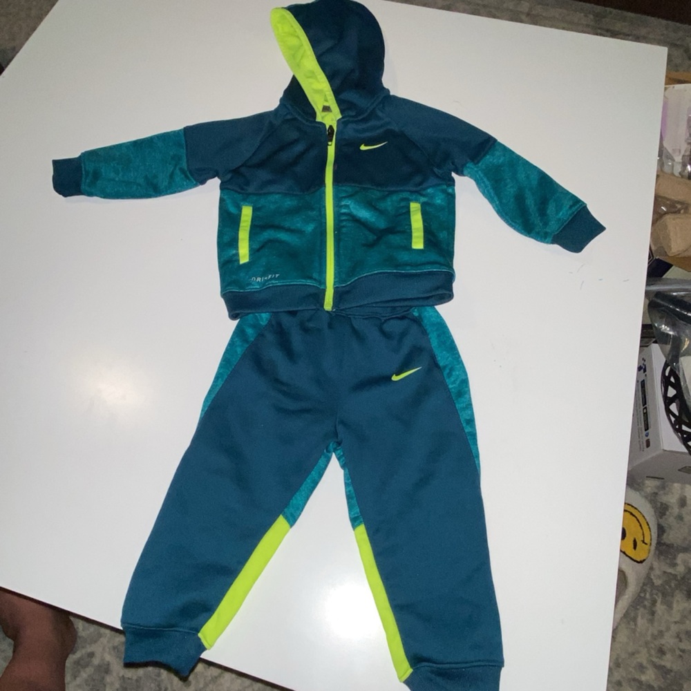 Nike jogger set size 18 months